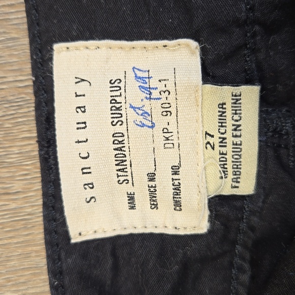 Sanctuary black standard surplus cropped cargo capri pants, size 27 - Picture 12 of 13